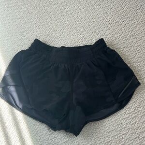 Lululemon Hotty hot 2.5 shorts